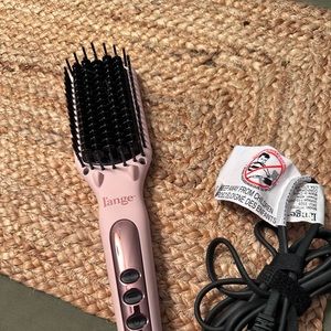 Lange straightening brush